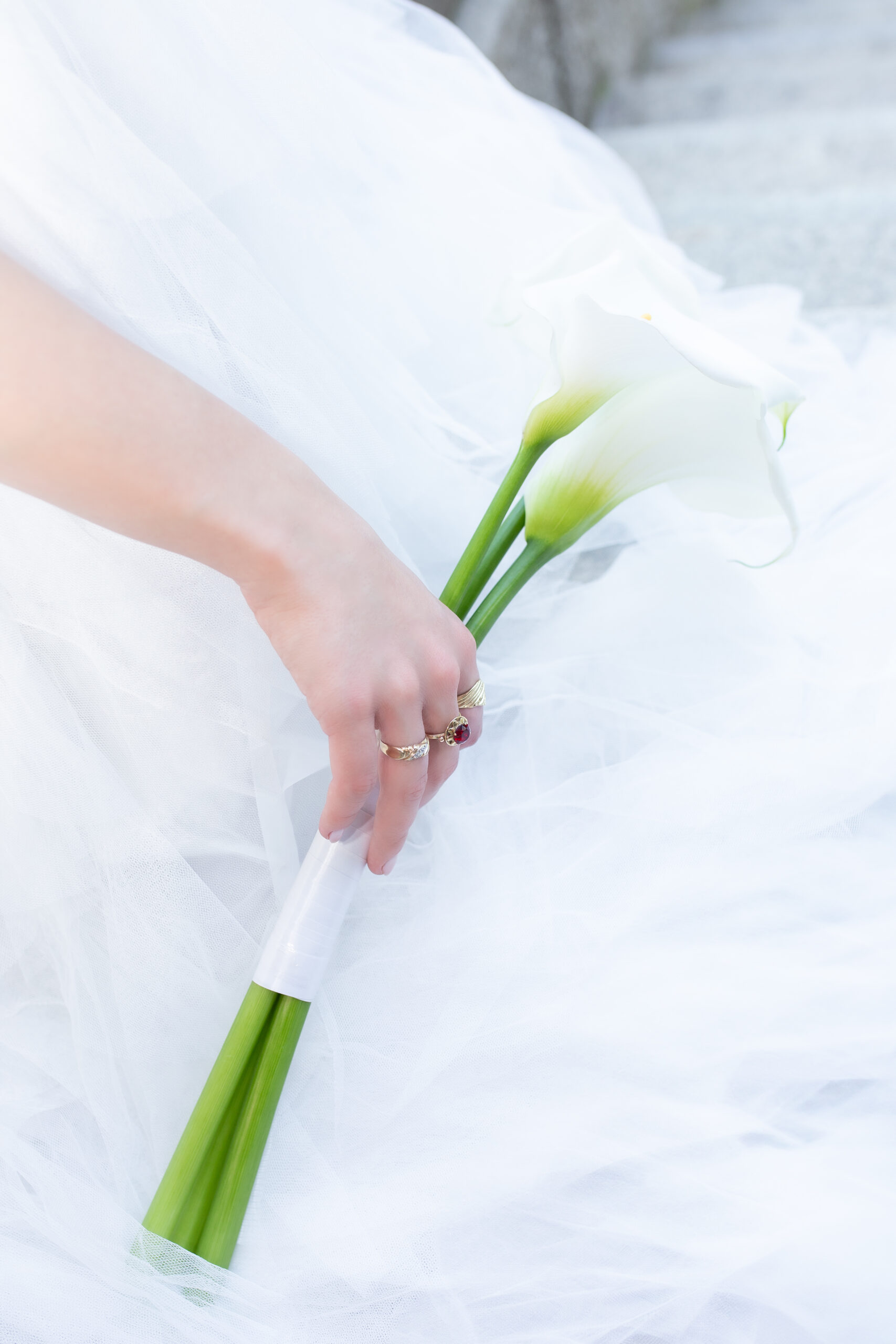 Editorial Wedding Photographer at Saint Mark’s Church, Belgrade | Modern & Timeless 15 Photo of the calla lilies wedding bouquet