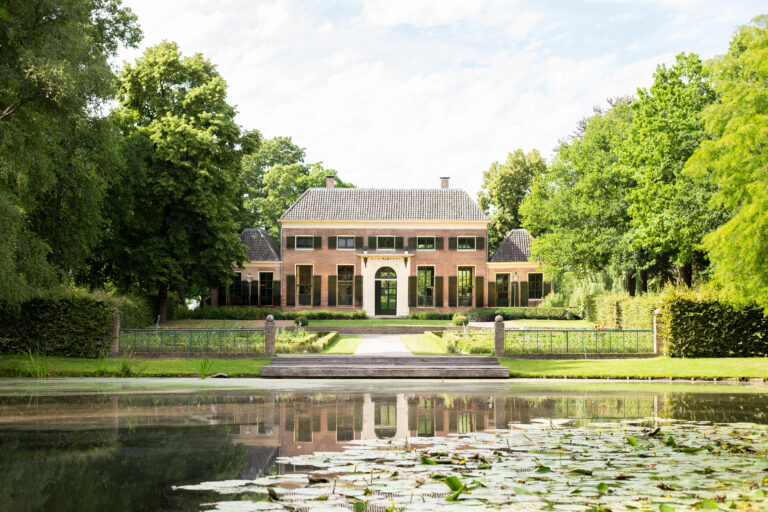 Photo of the Dudok in Het Park, beautiful wedding venue surrounded by greenery in Rotterdam