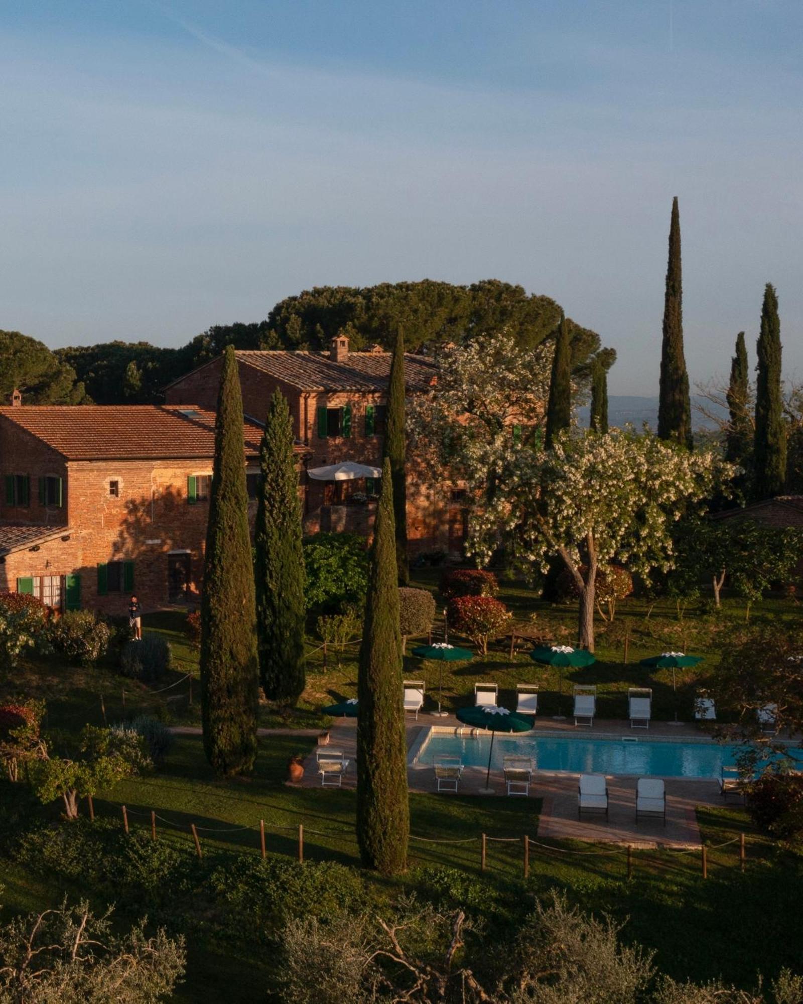 MIJO WEDDINGS blog _ villa cozzano gardens and pool area